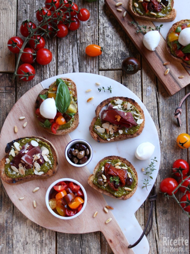 Ricetta bruschette al pesto
