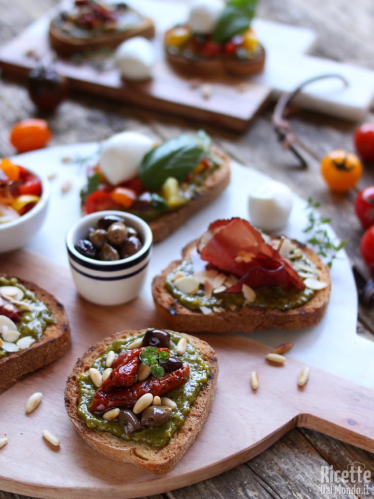 Come fare le bruschette al pesto di basilico