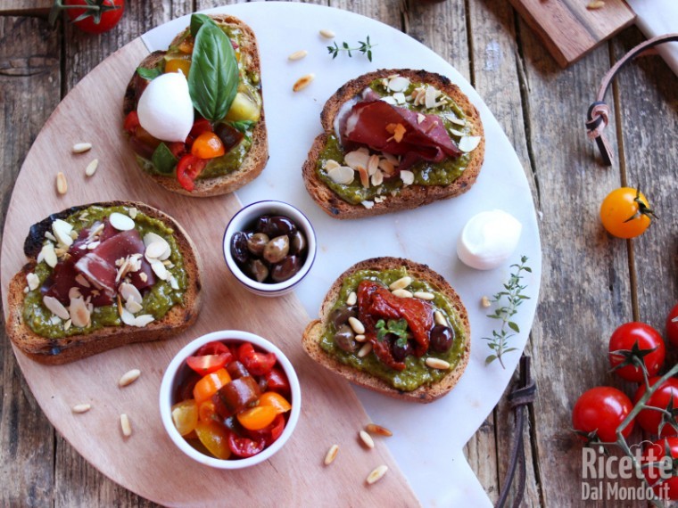 Bruschette al pesto