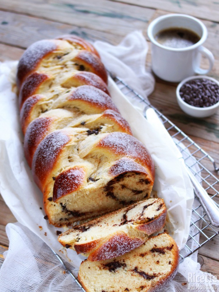 Come fare una soffice treccia con le gocce di cioccolato