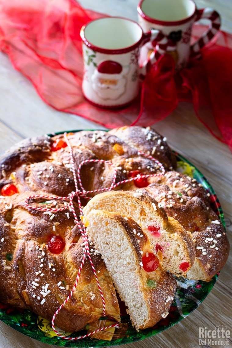 Come fare la brioche di Natale con frutta candita