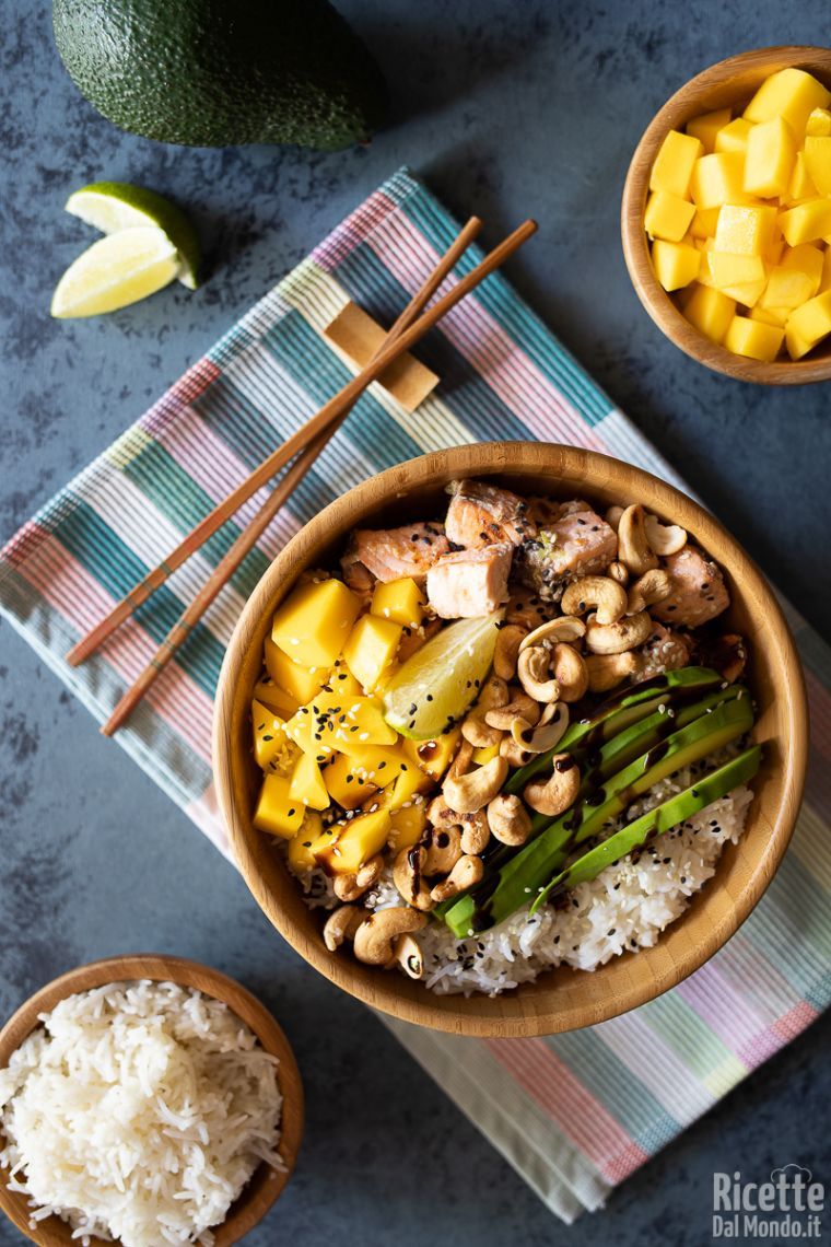 Ricetta poke bowl di salmone caramellato e riso basmati