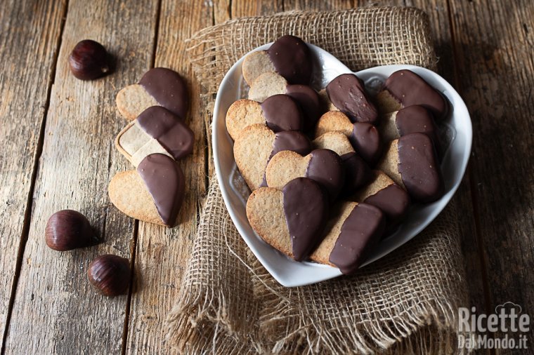Biscotti di castagne. La ricetta della frolla di farina di castagne senza uova!