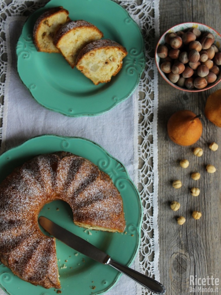 Ciambella di nocciole e pere morbida