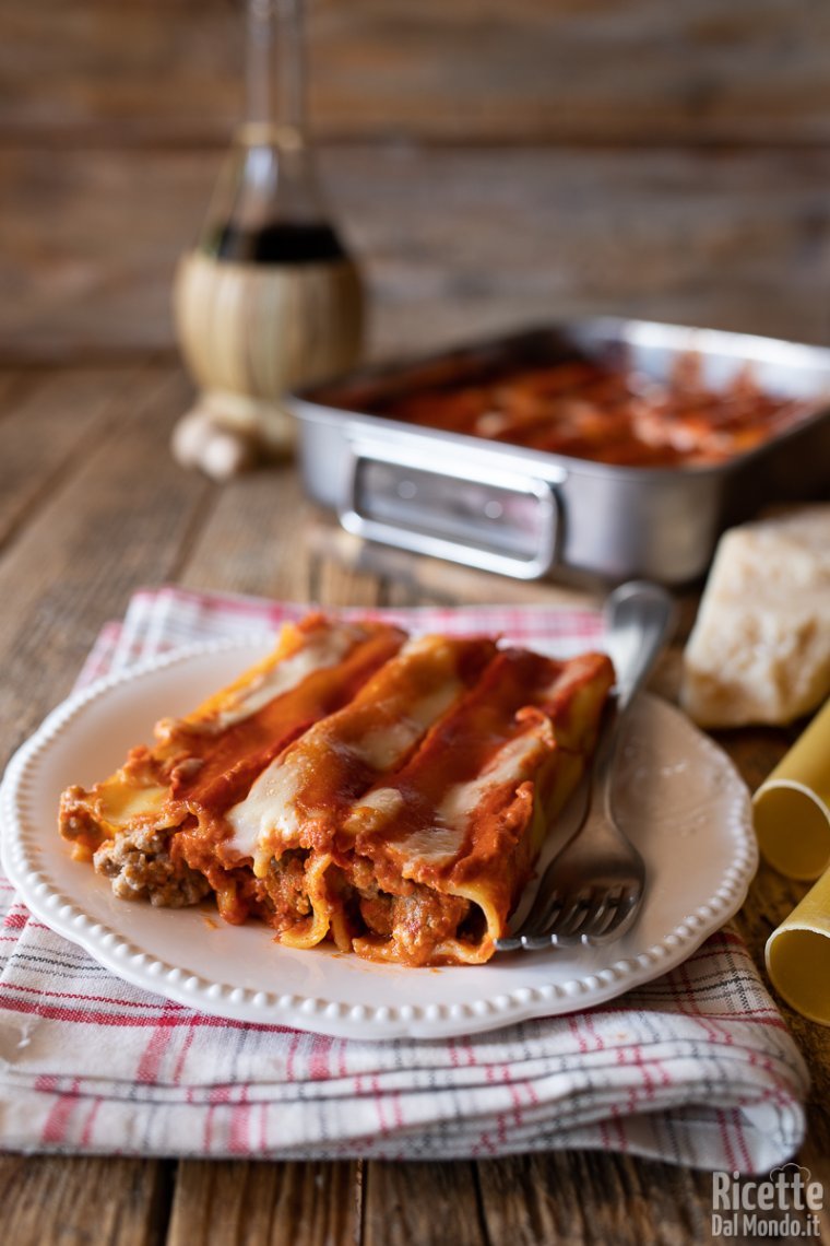Cannelloni al forno ripieni di carne