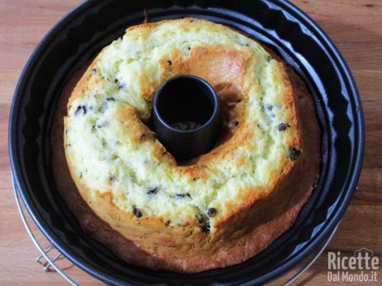 Ciambella allo yogurt con gocce di cioccolato 5