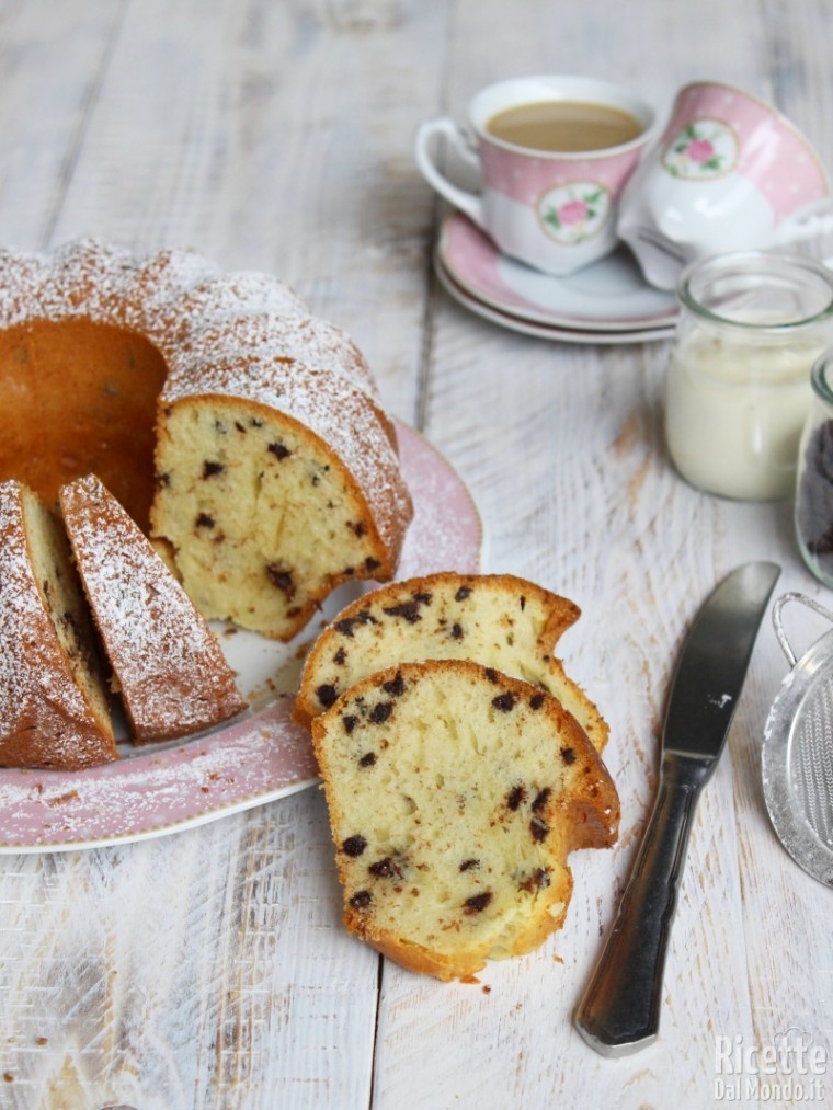 Come fare la ciambella allo yogurt con gocce di cioccolato