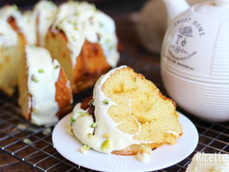 Ciambella al cioccolato bianco e pistacchio