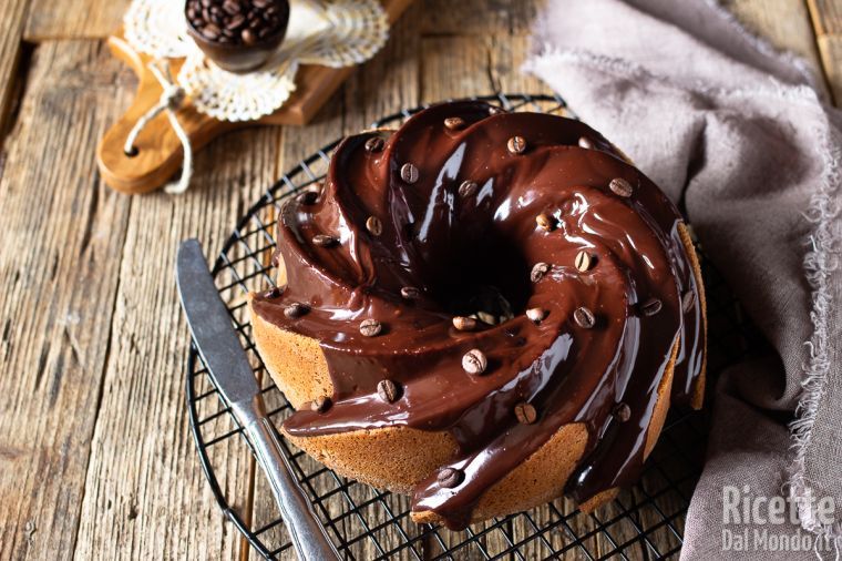 Ricetta Ciambella Moka con Glassa al Fondente e Caffè