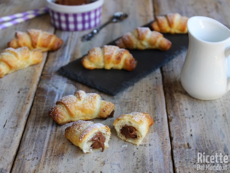 Cornetti veloci di pasta sfoglia alla Nutella