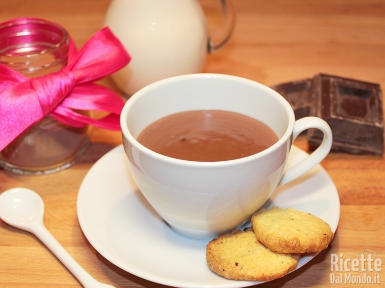 Cioccolata calda in tazza densa