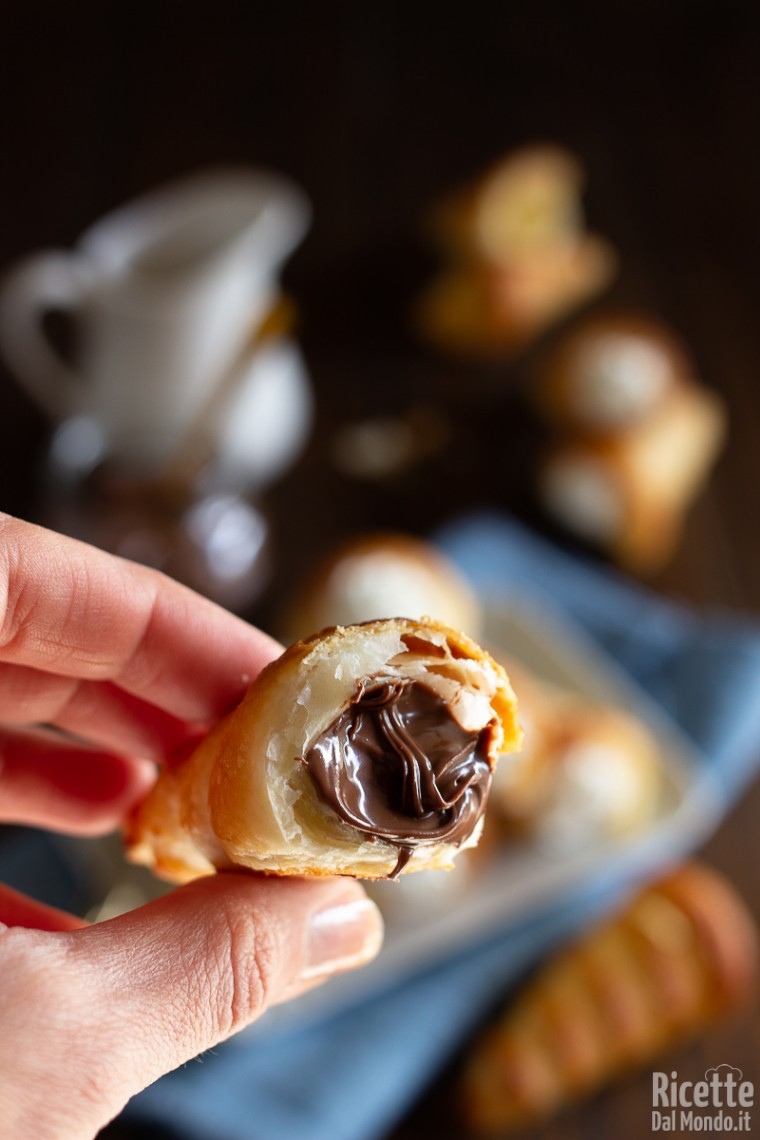 Come fare i cannoncini ripieni panna e Nutella