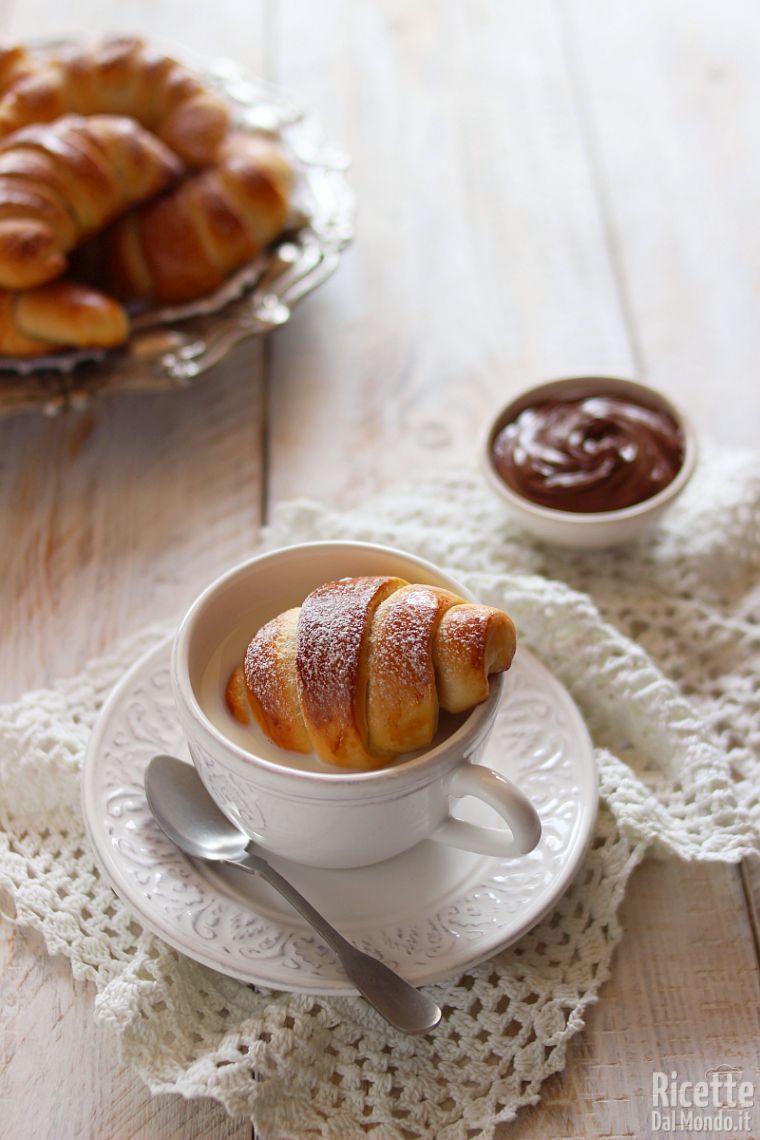Ricetta cornetti sfogliati veloci