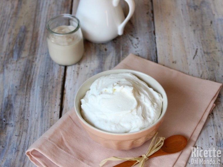 Crema Allo Yogurt Creme Per Torte Ricettedalmondo It