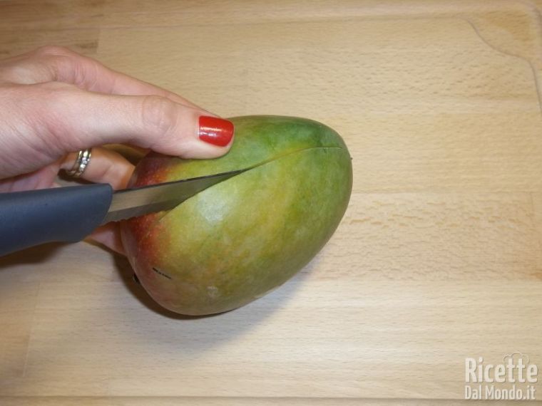Pulire e tagliare il mango