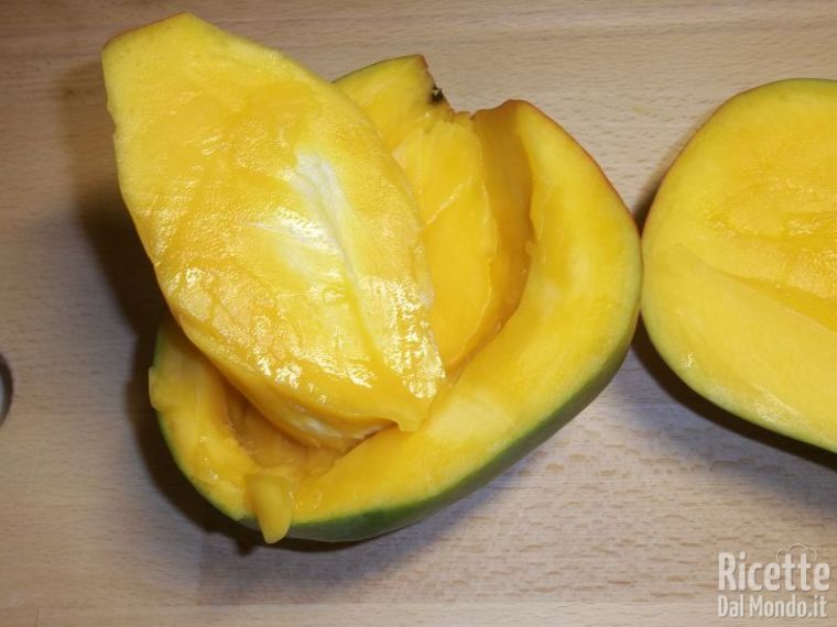 Pulire e tagliare il mango