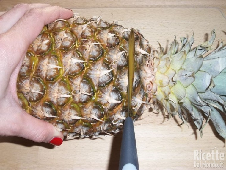 Come Pulire e Tagliare l'Ananas