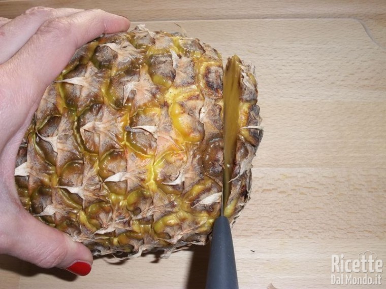 Come Pulire e Tagliare l'Ananas