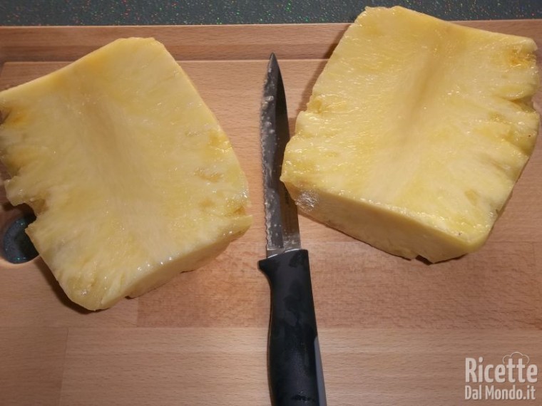 Come Pulire e Tagliare l'Ananas