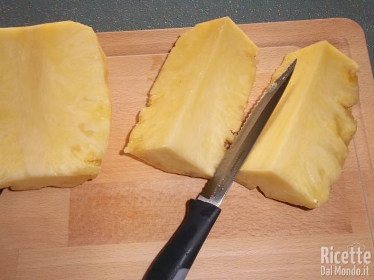 Come Pulire e Tagliare l'Ananas