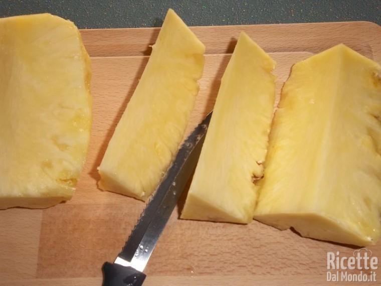 Come pulire e tagliare l'ananas fresco | RicetteDalMondo