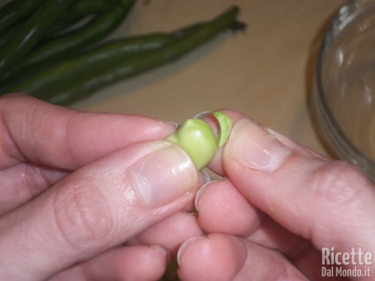 Come Pulire le Fave 6