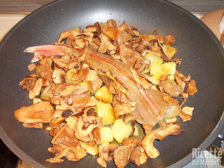 Coccio con patate e funghi 6