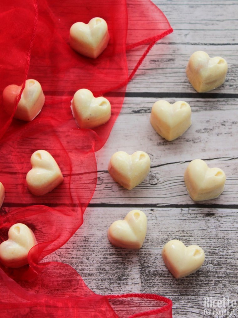 Come fare i cioccolatini semplici alle mandorle