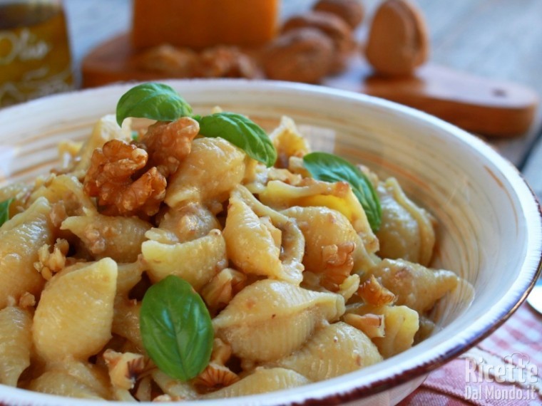 Come fare le conchiglie al pesto di noci