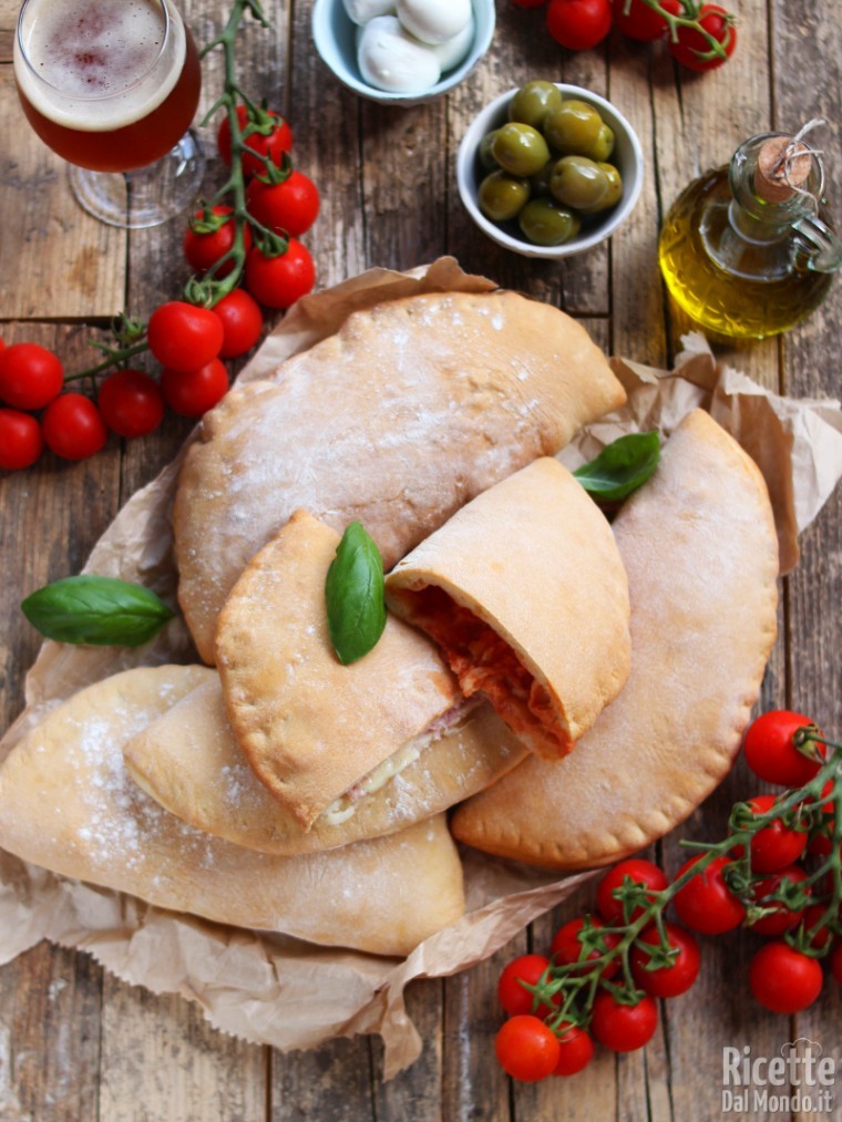 Ricetta calzoni ripieni al forno