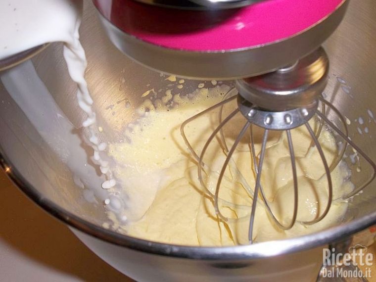 Aggiungere il latte