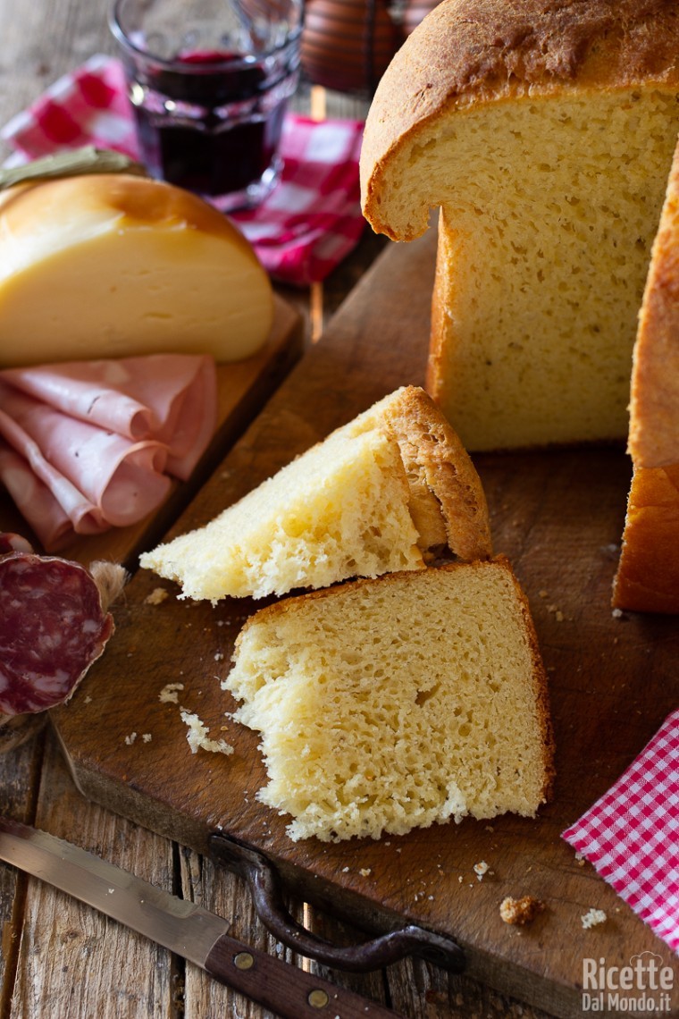 Come fare la crescia al formaggio di Pasqua