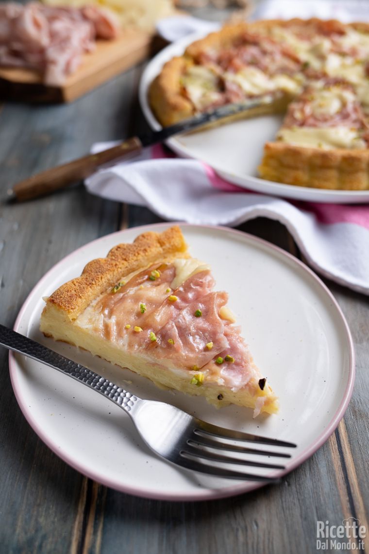 Crostata di patate con formaggio e mortadella