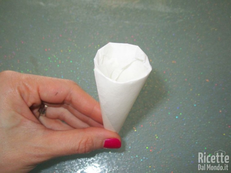 Come fare i coni carta forno 8