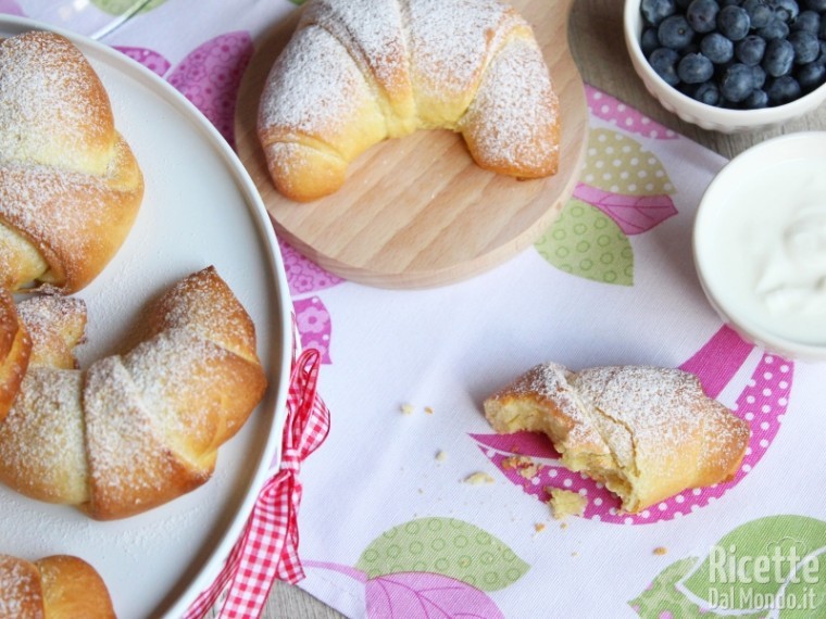 Cornetti allo yogurt 10