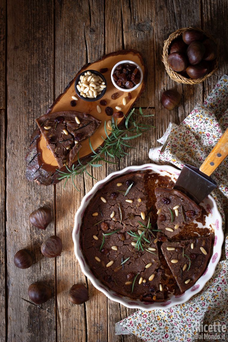 Castagnaccio toscano, la ricetta classica con farina di castagne!