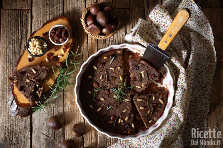 Castagnaccio toscano, la ricetta classica con farina di castagne!