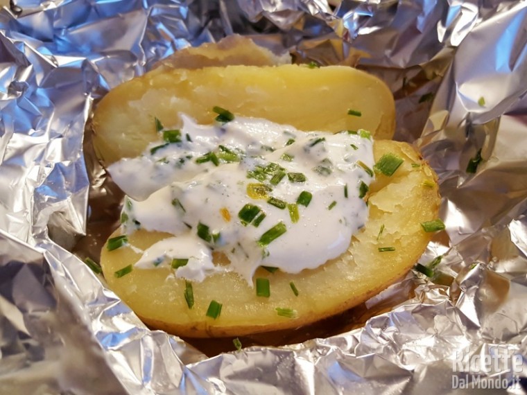 Come cuocere le patate al cartoccio