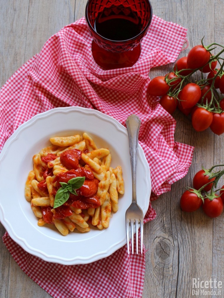 cavatelli al sugo di pomodorini datterini 11