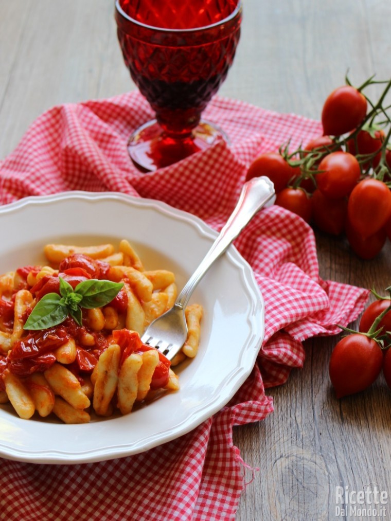 cavatelli al sugo di pomodorini datterini 12