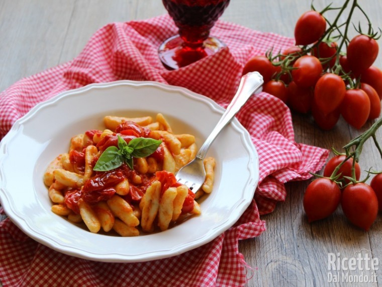 Cavatelli al sugo di pomodorini datterini 10