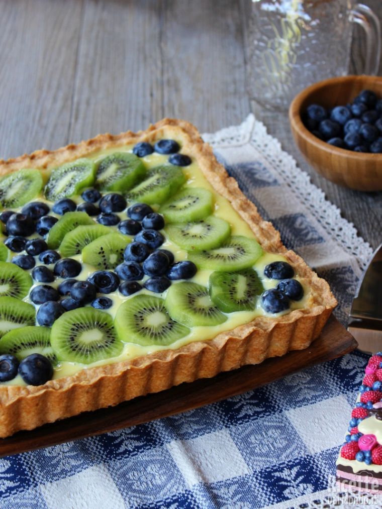 Come fare la crostata di kiwi e mirtilli