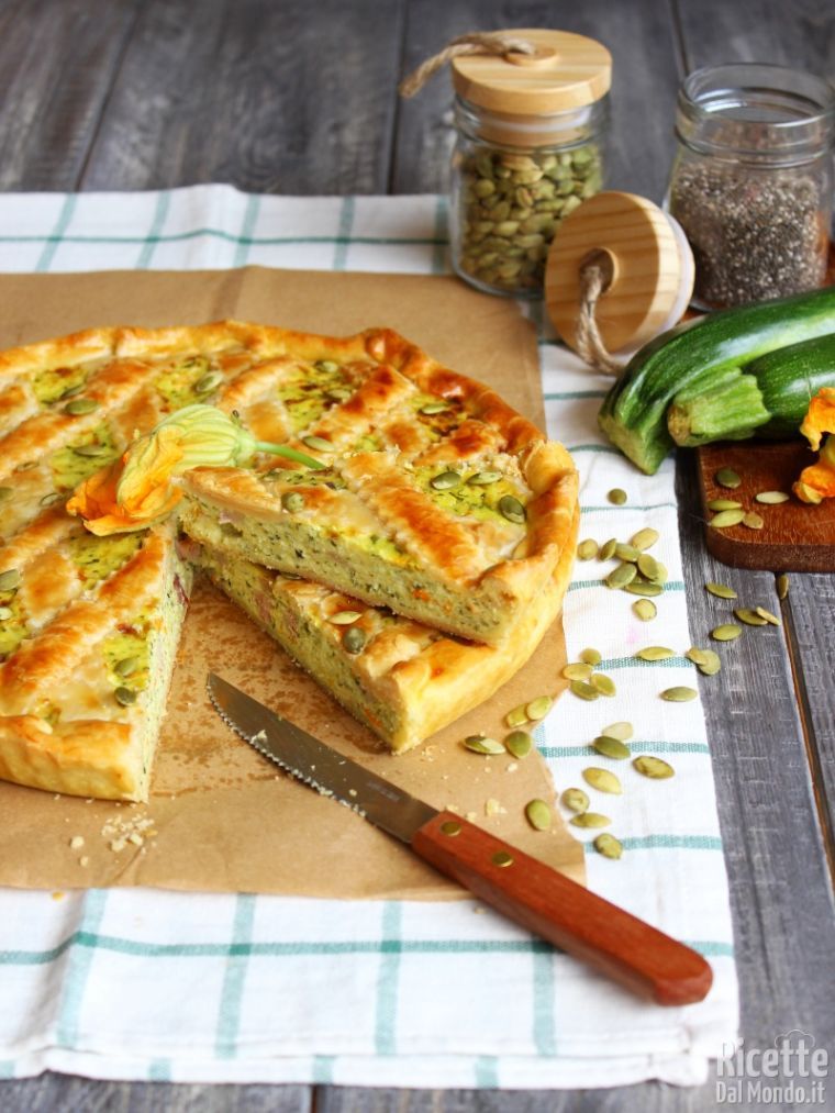 Crostata salata di zucchine e fiori estiva