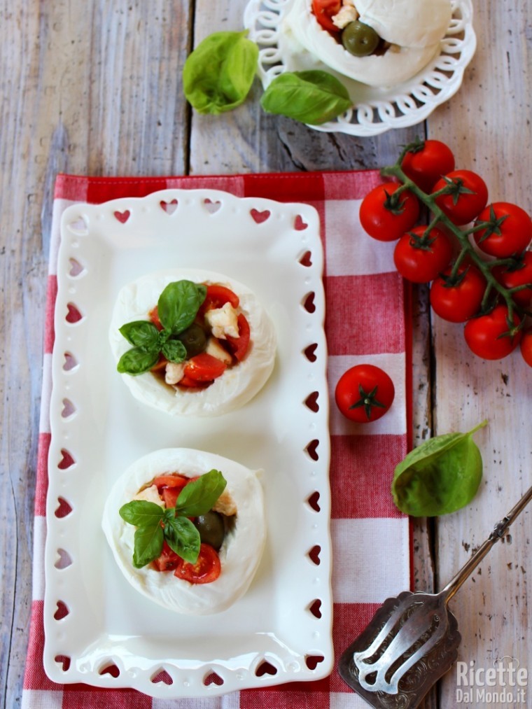 Come fare i cestini di mozzarella e pomodori
