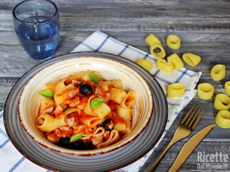 Calamarata al ragù di tonno fresco