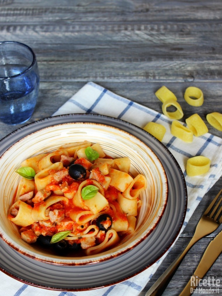 Come fare la Calamarata al ragù di tonno fresco