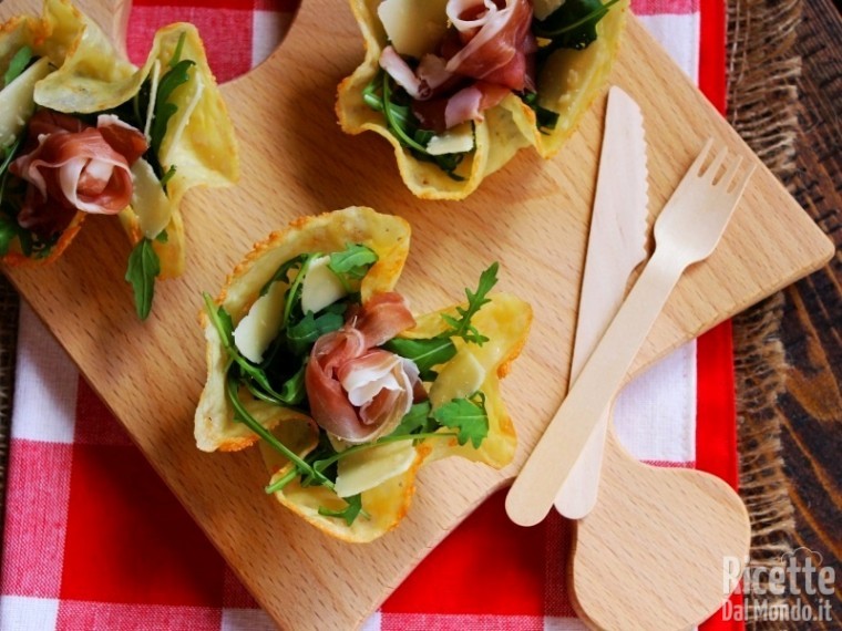 Ricetta Cestini di parmigiano al prosciutto