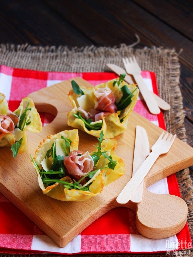 Come fare i Cestini di parmigiano al prosciutto
