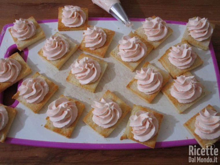 Crostini con mousse al salmone 4