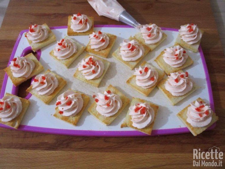 Crostini con mousse al salmone 5